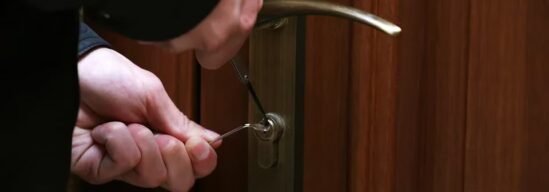 Schloss wird mit Werkzeug geöffnet – Soforthilfe nach Einbruch durch Viktor's Schlüsselnotdienst Wien